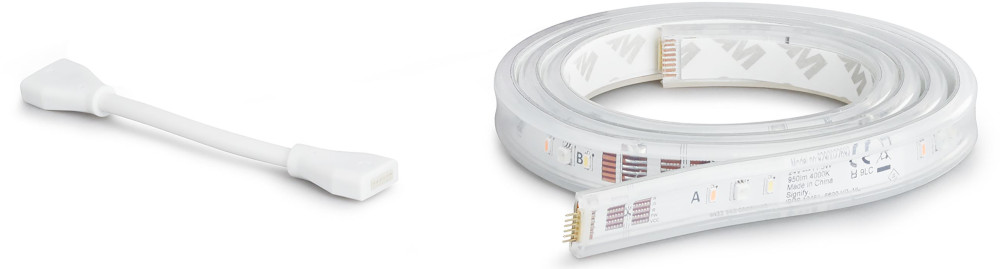 Câble blanc avec prise et bande LED blanche avec connecteur.