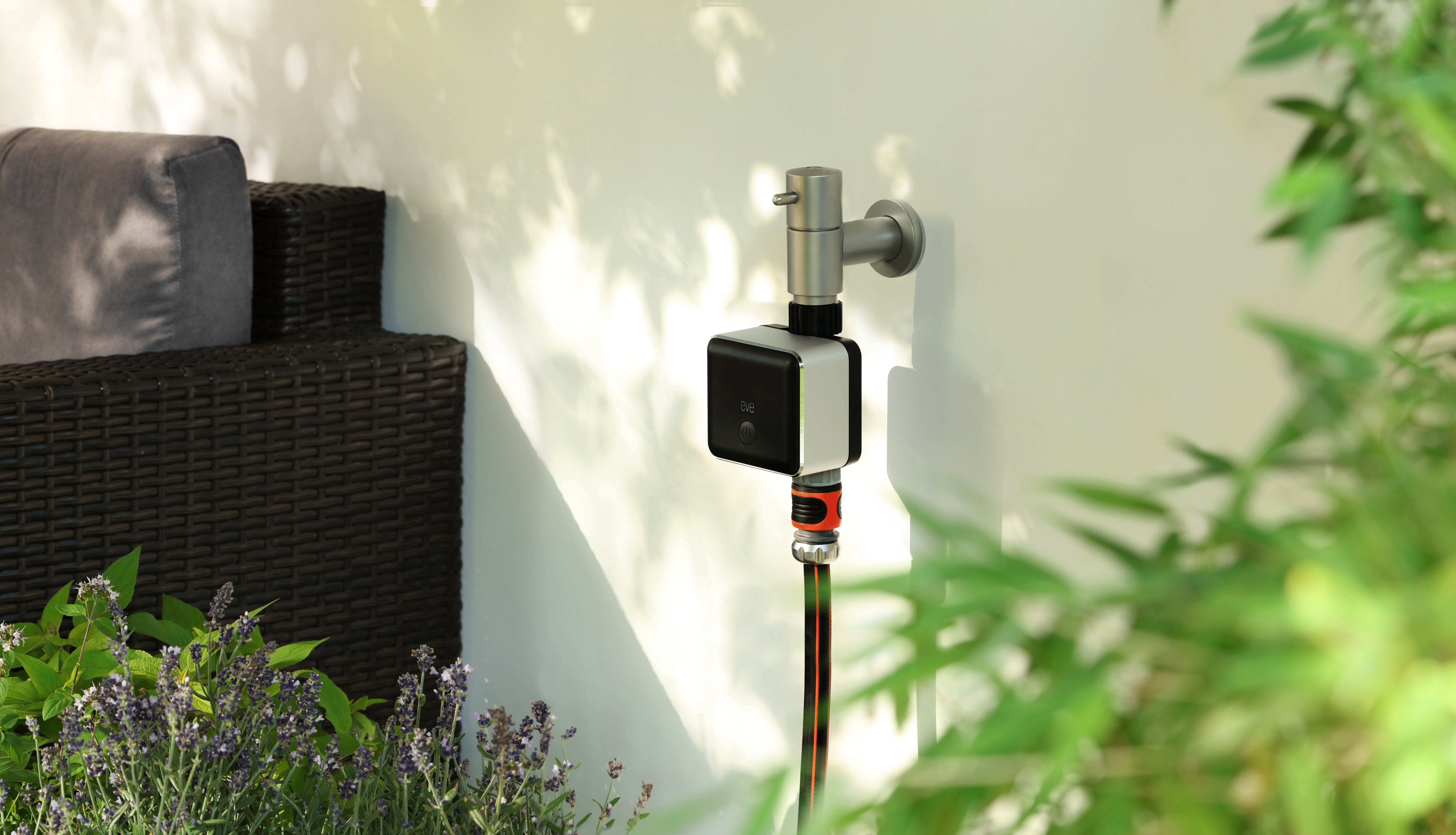 EVE Aqua - automatisch bewässern mit Zeitplänen, Fernzugriff, keine Bridge, keine Bridge, Bluetooth, Thread Smarte Bewässerungssteuerung, Schwarz/Metallic
