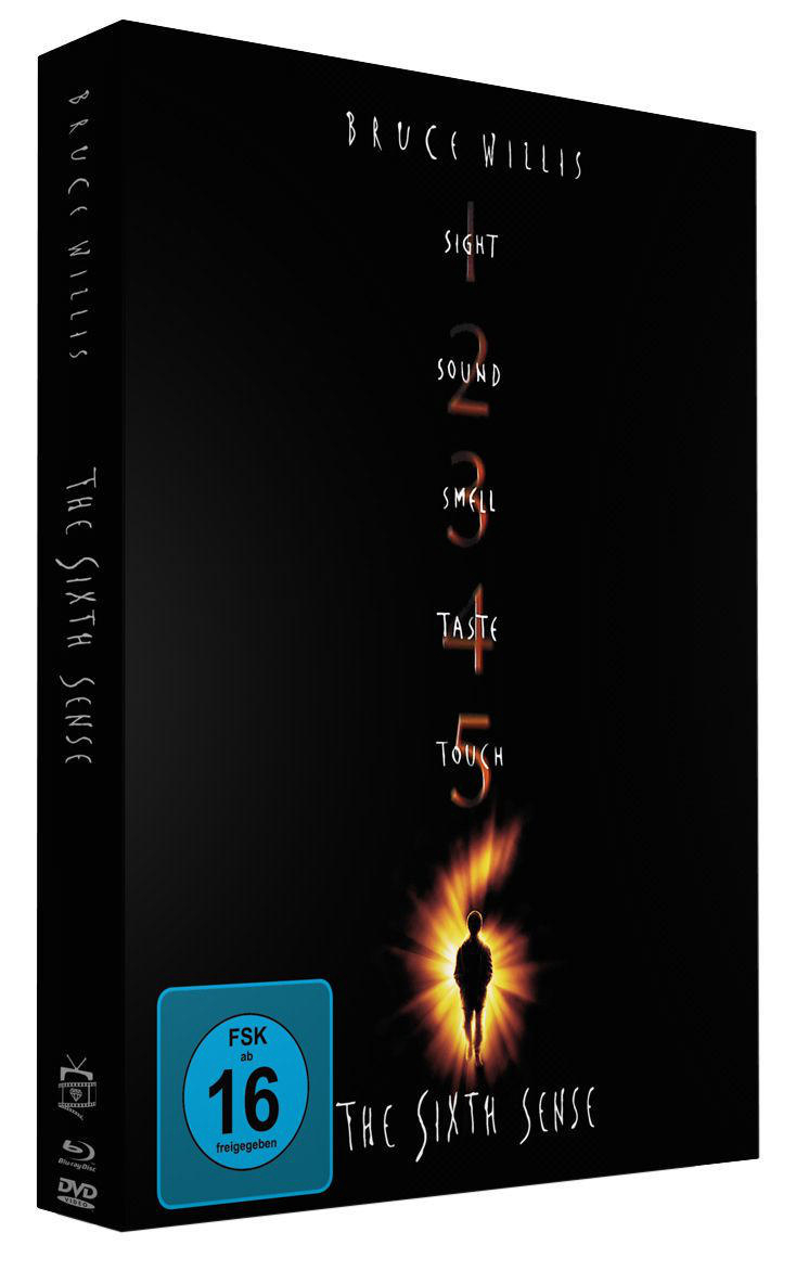 DVD-Hülle. The Sixth Sense ist der Titel, mit dem Namen von Bruce Willis. Eine Person im Feuer.