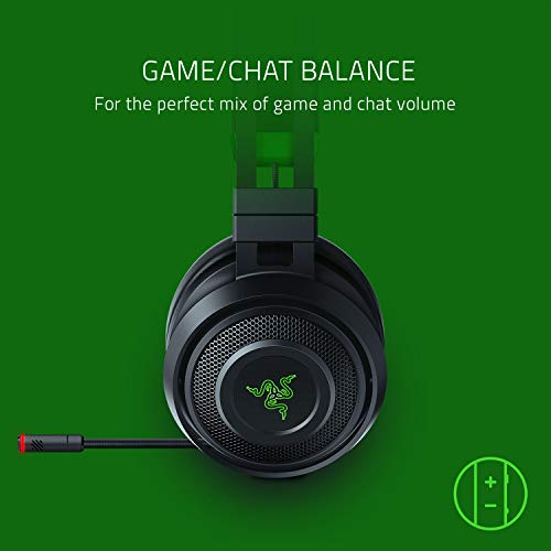 Auriculares negros con logo Razer, fondo verde y texto.
