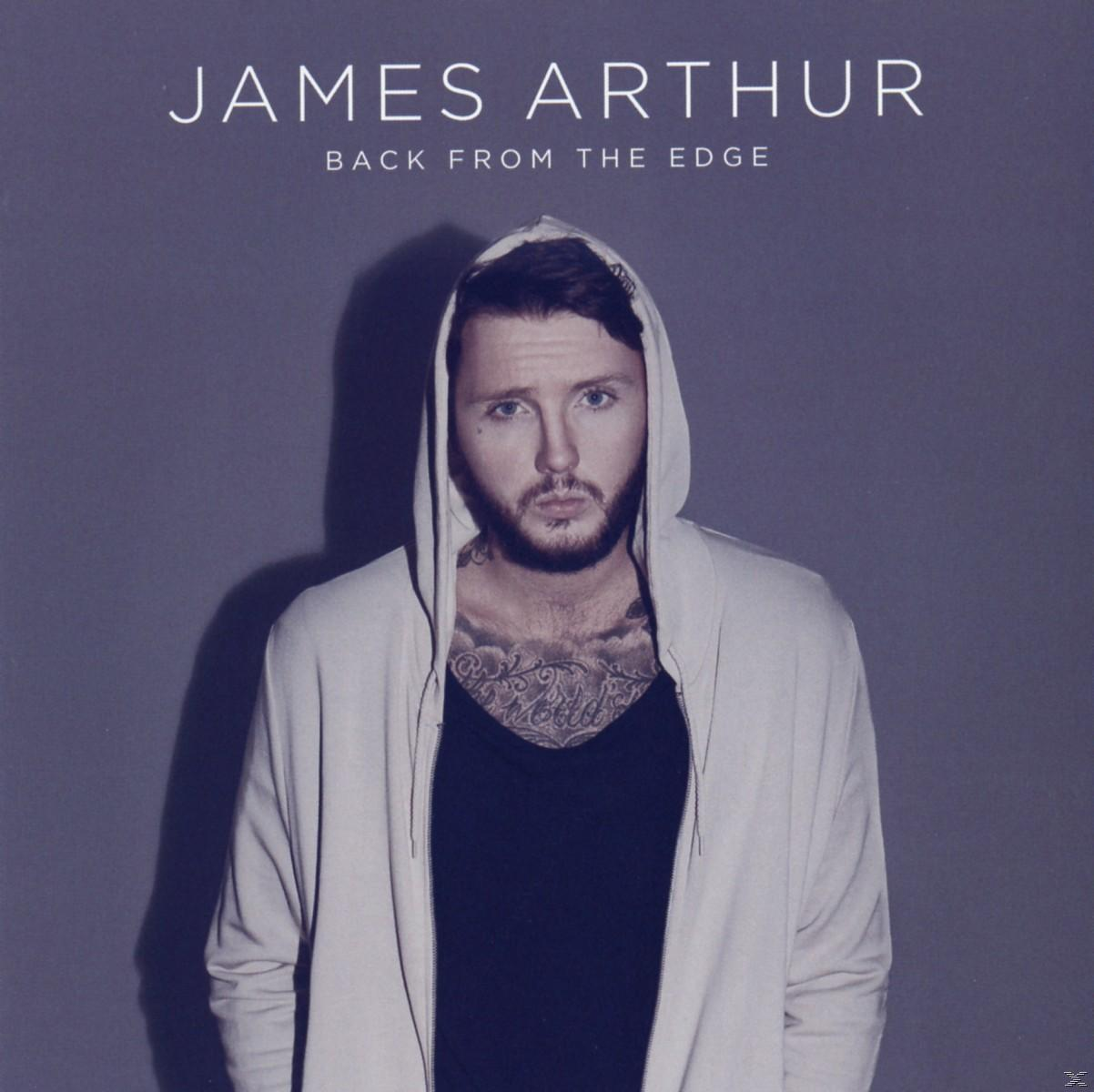 James Arthur album borítója. Egy férfi, mellkasán tetoválásokkal, kapucnis pulóvert viselve.