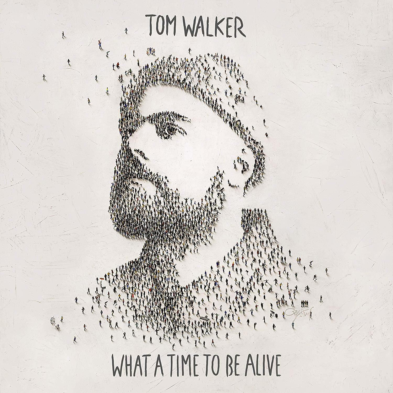 Albumcover: Menschenmenge formt ein Gesicht, Titel 'What A Time To Be Alive'.