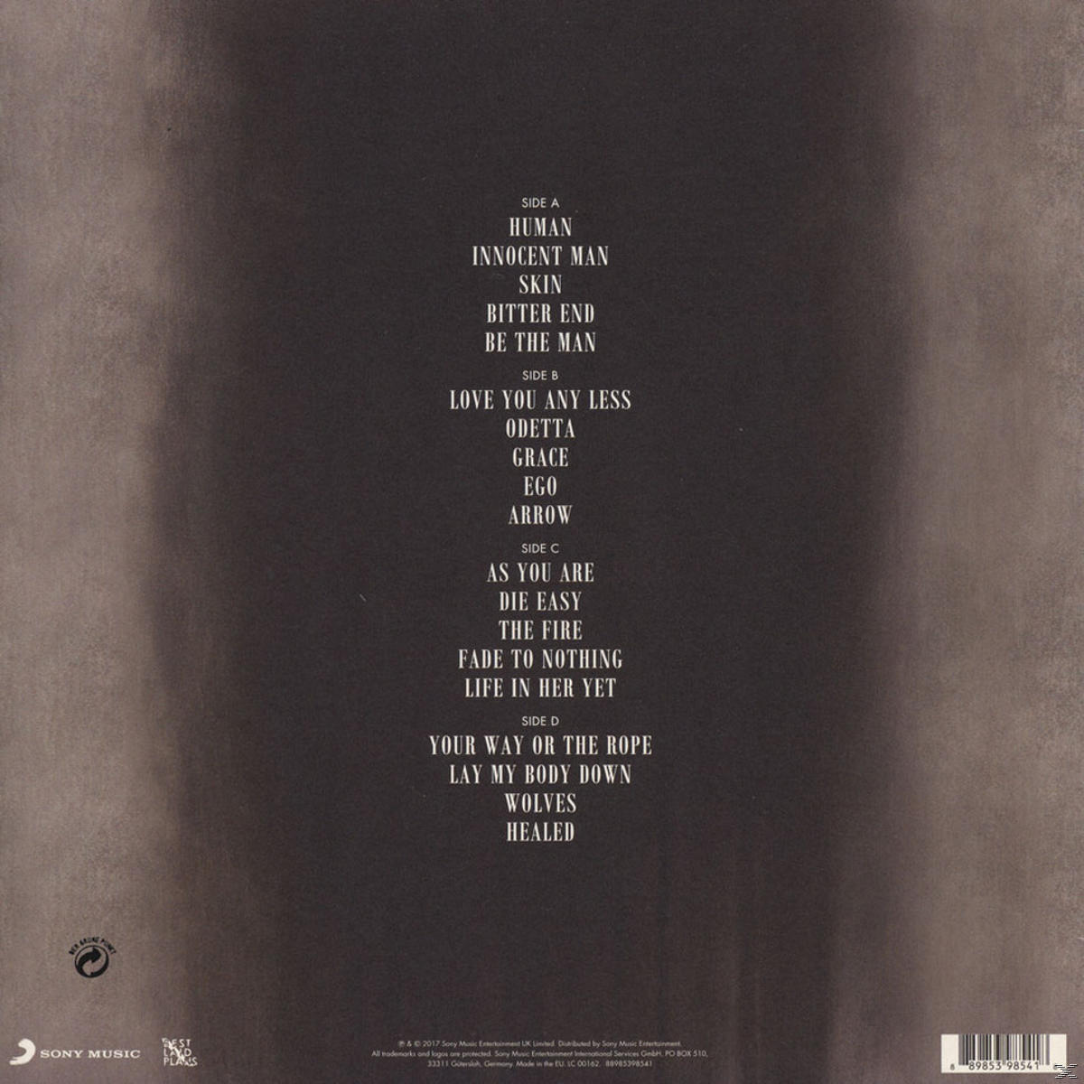 Rückseite der Vinyl-Schallplatte mit einer Liste von Songs und Credits. Dunkler, strukturierter Hintergrund.