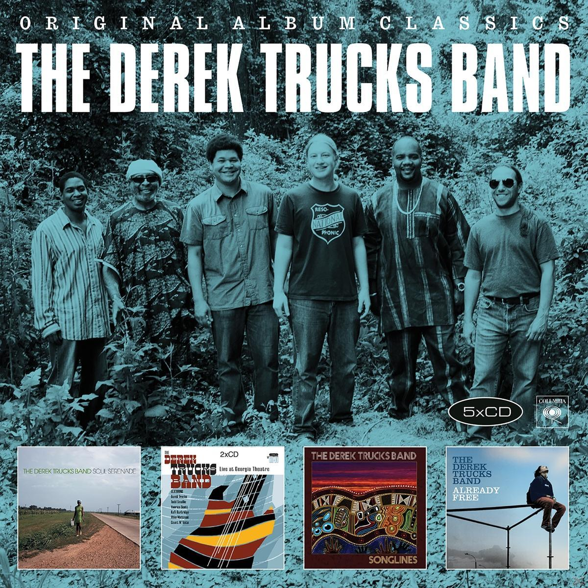 A The Derek Trucks Band album borítója a zenekar tagjaival egy erdőszerű környezetben.