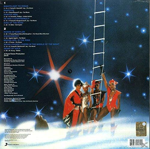 Egy bakelit album borítójának hátulja egy zenekarral, akik egy létrán másznak a csillagok felé.
