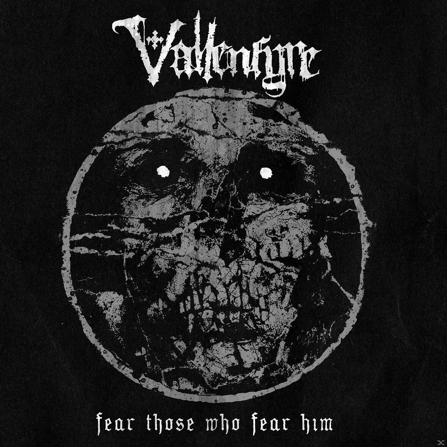 Albumcover mit einem Totenkopf in einem Kreis. Text: 'Vallenfyre', 'fear those who fear him'.