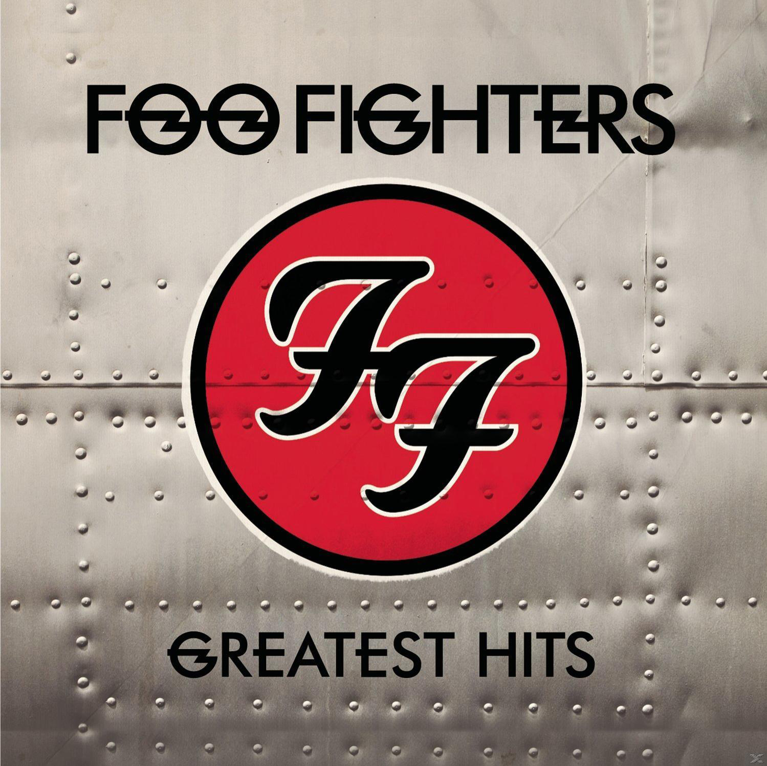 Albumcover mit dem Foo Fighters Logo: roter Kreis mit FF-Buchstaben auf silbernem Metallhintergrund.