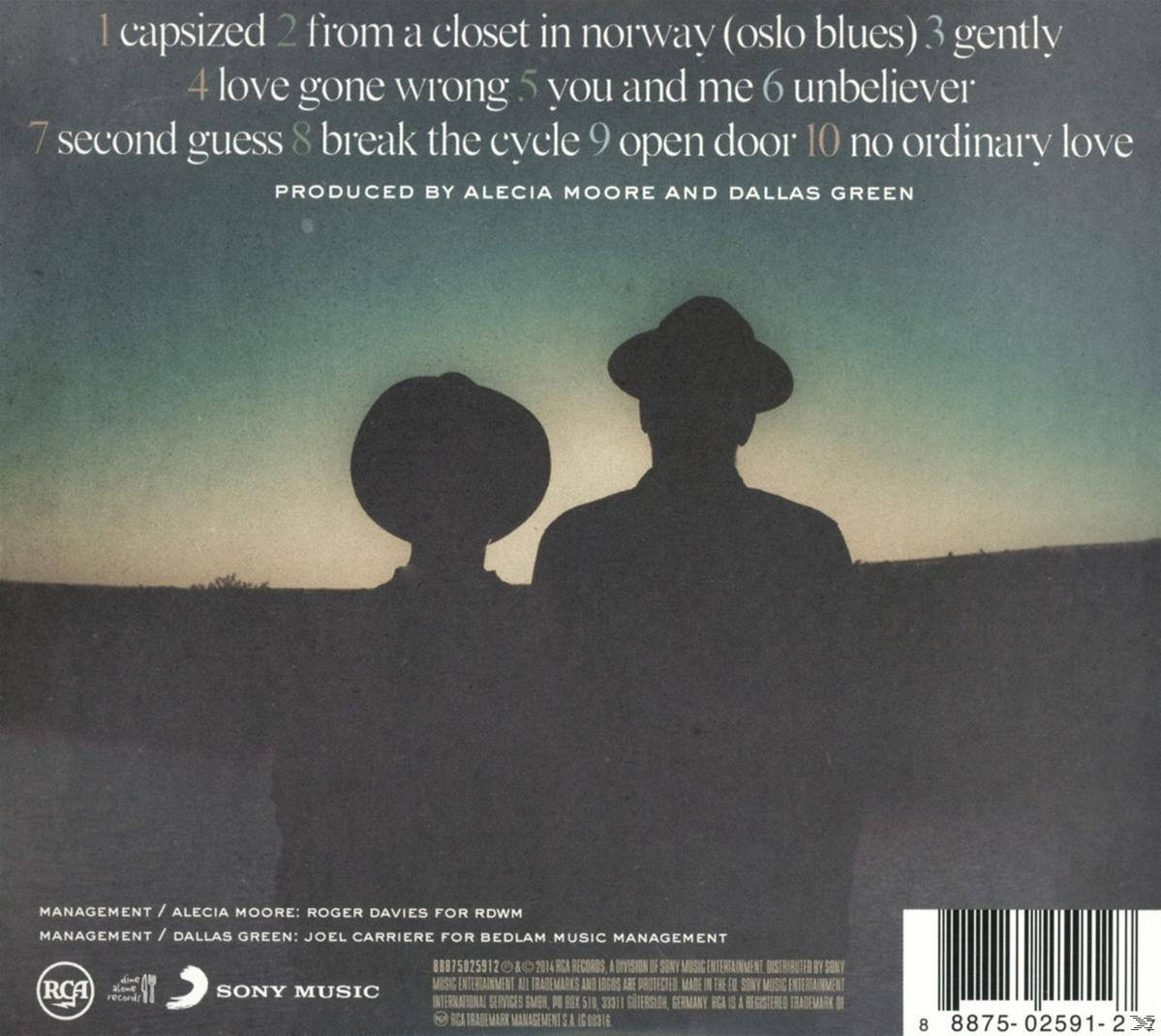 Album borító két ember sziluettjével kalapban.