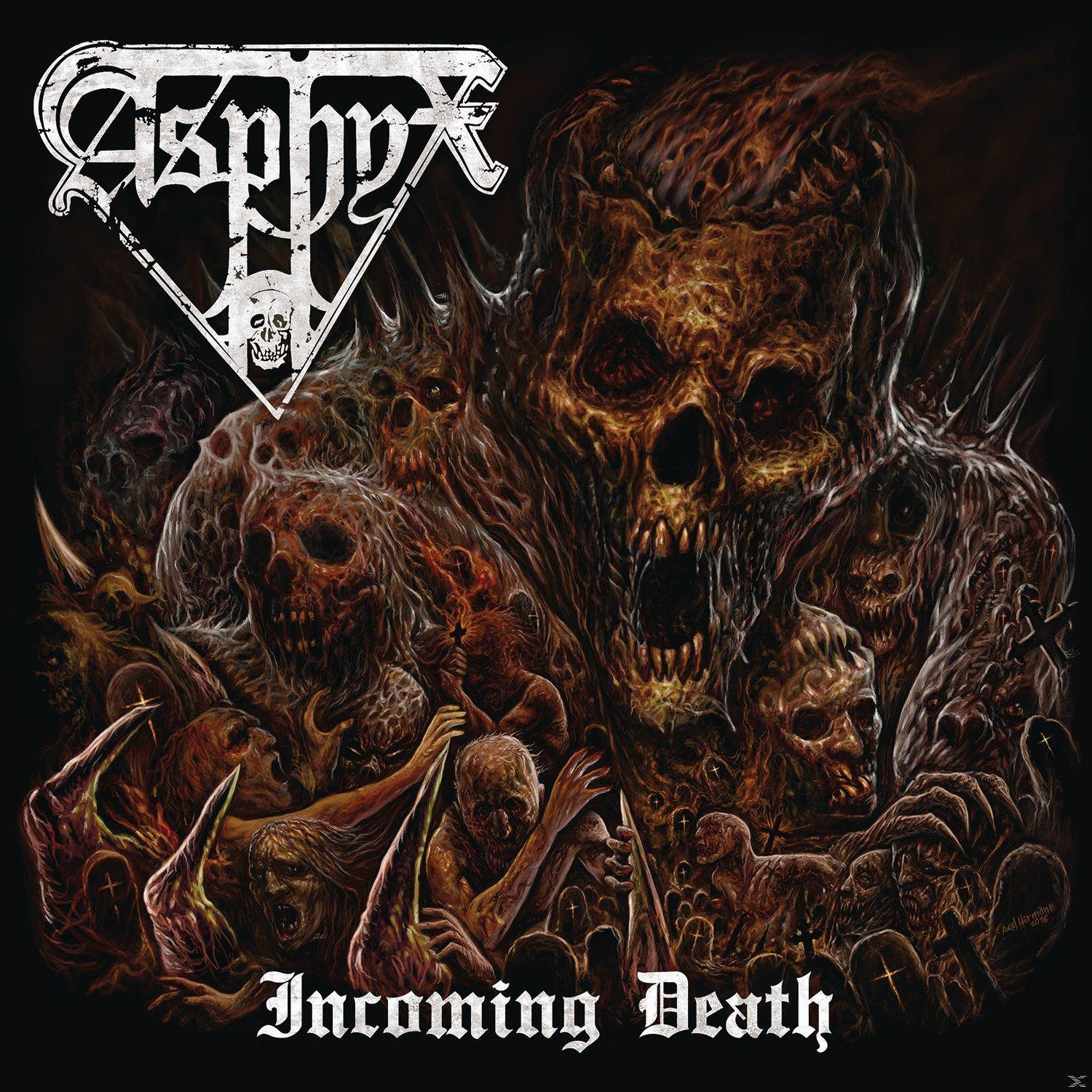 Albumcover mit einem schädelgesichtigen Wesen. Viele dämonische Figuren und ein Friedhof werden gezeigt.