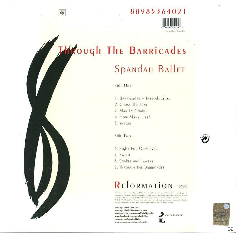 Spandau Ballet 'Through The Barricades' album hátoldala dallistával és fekete absztrakt alakkal.