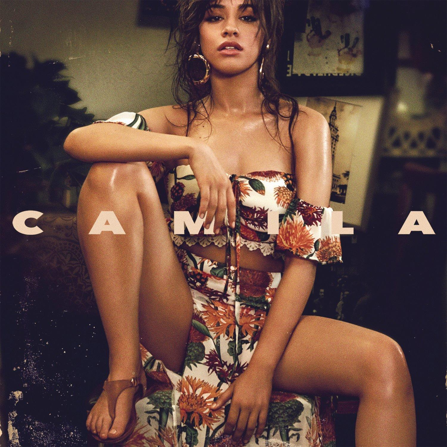 Camila Cabello album borítója. Egy zsámolyon ül, virágos ruhát visel.
