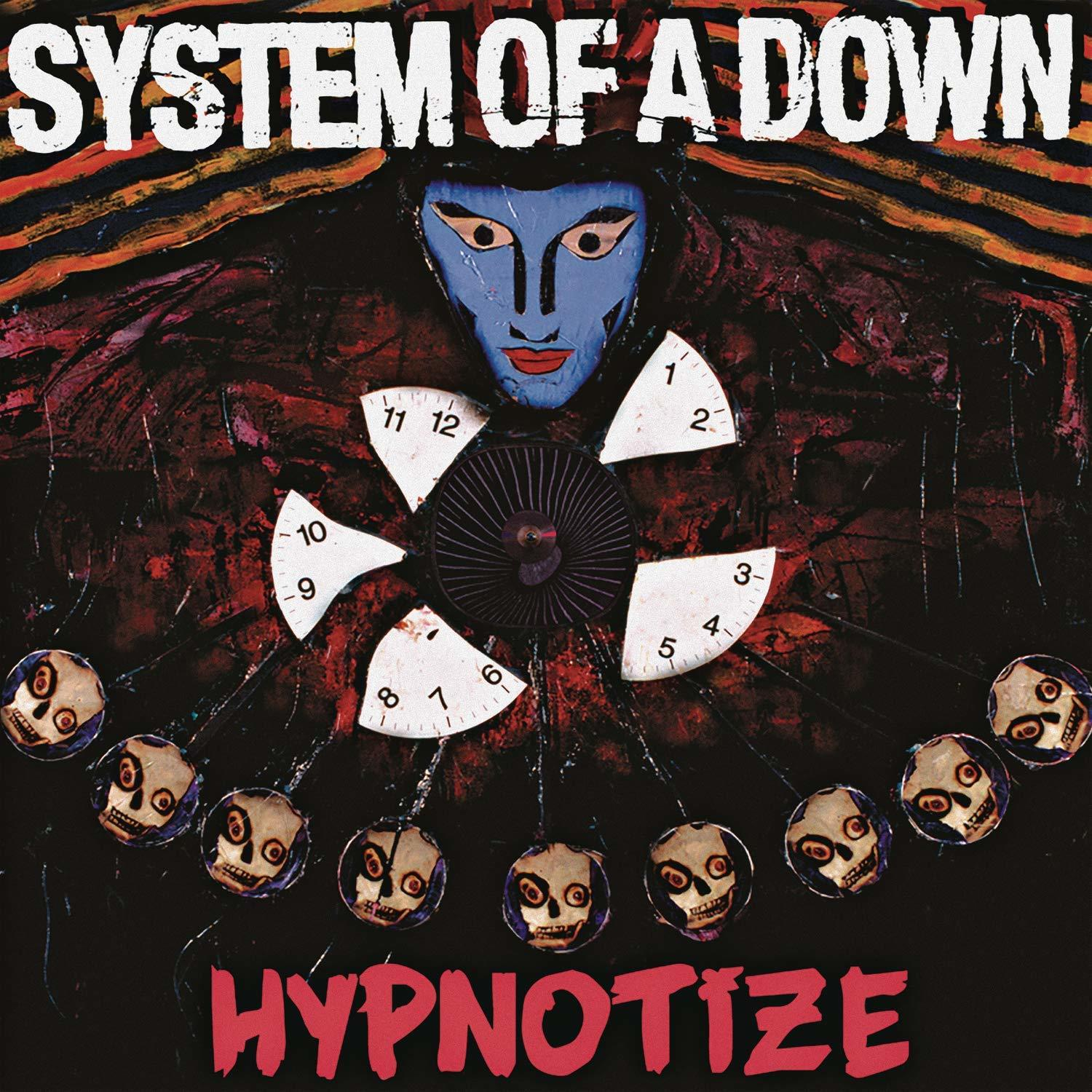 Albumhoes 'Hypnotize' van System of a Down. Bevat een blauw gezicht, een klokontwerp en schedels.