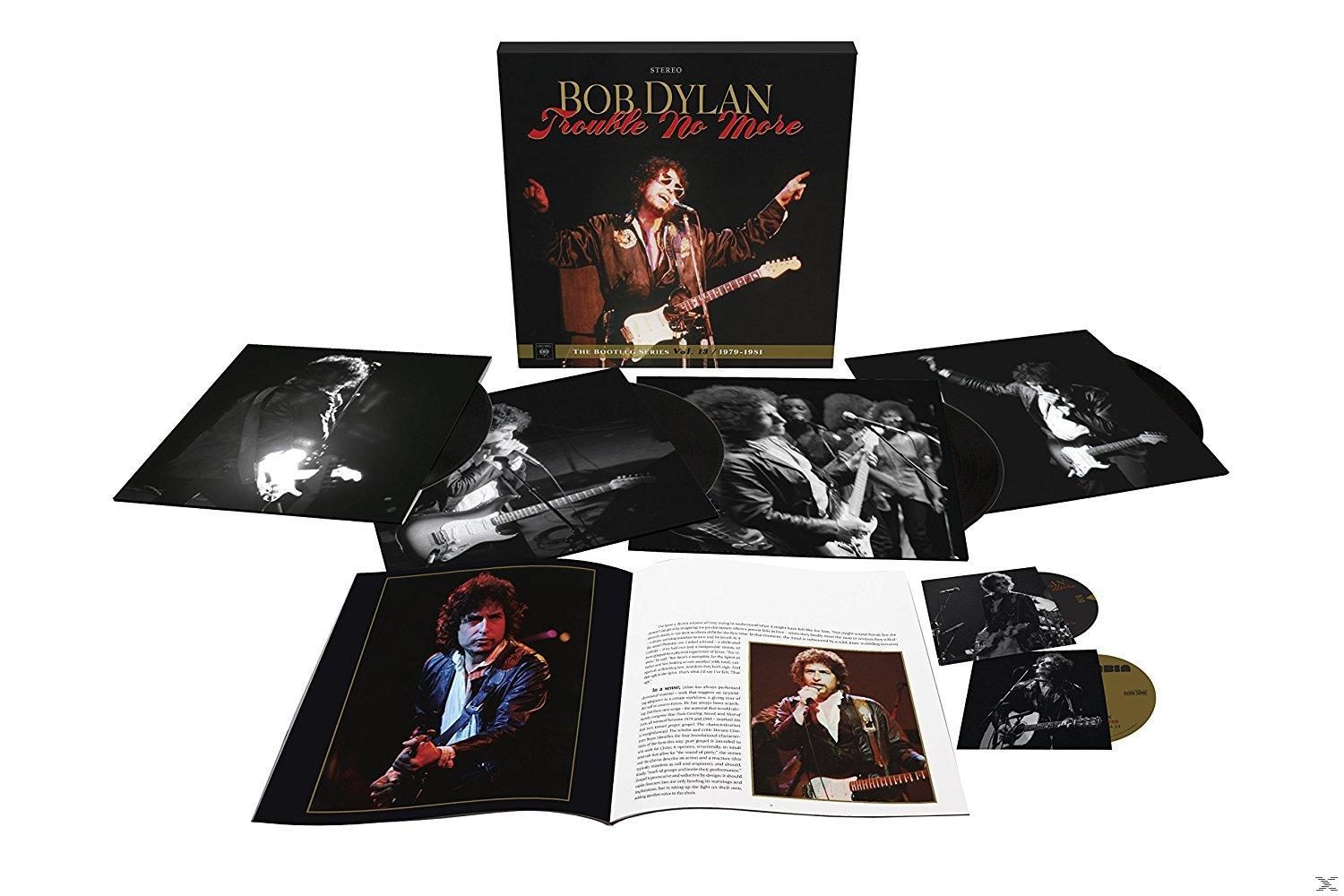 Ein Bob Dylan-Album-Set mit mehreren Discs, einem Booklet und Fotos von Dylan auf der Bühne.
