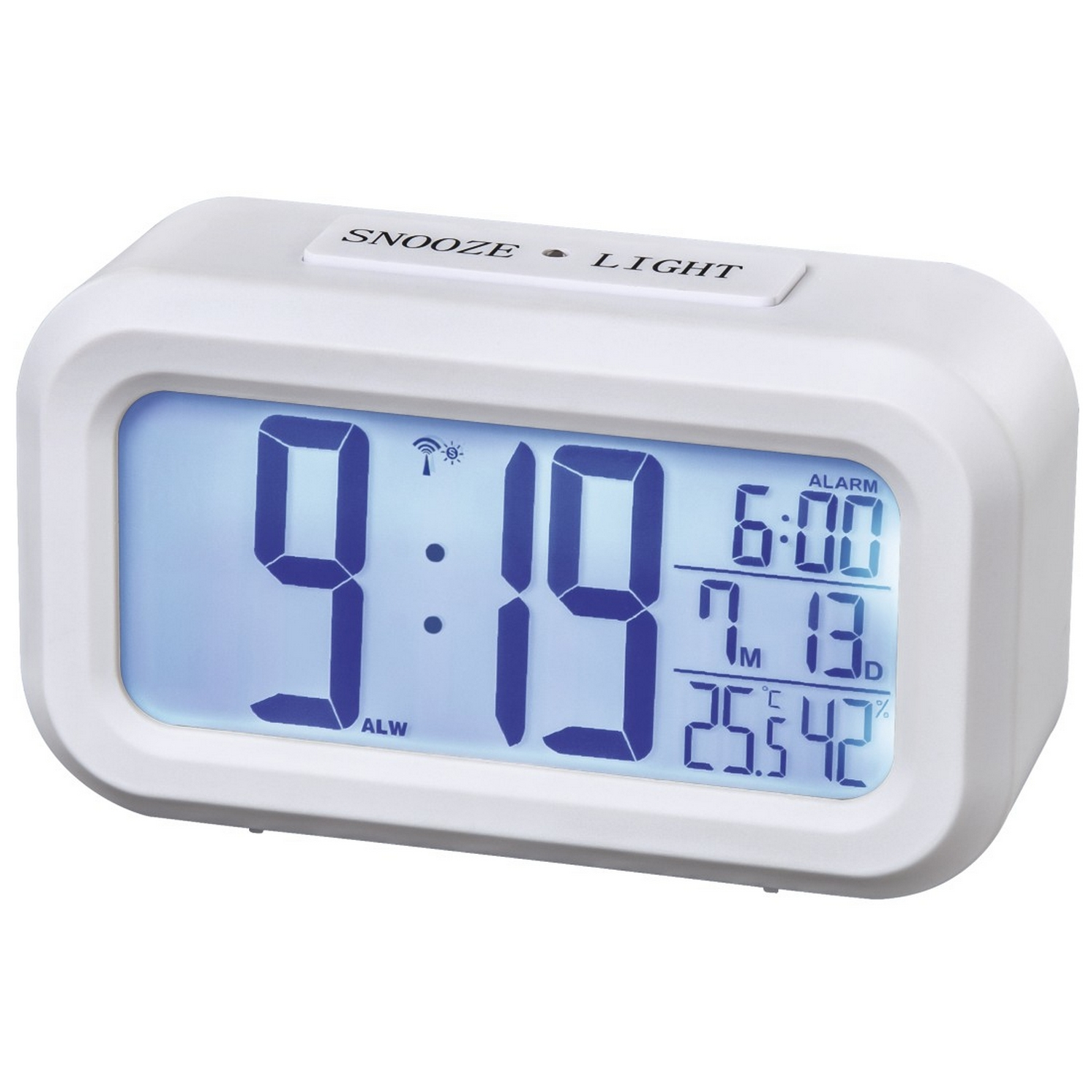 Un despertador digital blanco que muestra la hora, la fecha y la temperatura.