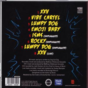 CD-tok hátulja, fekete háttér, sárga szöveg a dalfájlokkal. Vonalkód és logó látható.