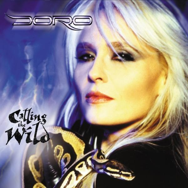 Doro Albumcover. Eine Frau mit blonden Haaren und einer Schlange. Der Titel lautet 'Calling the Wild'.