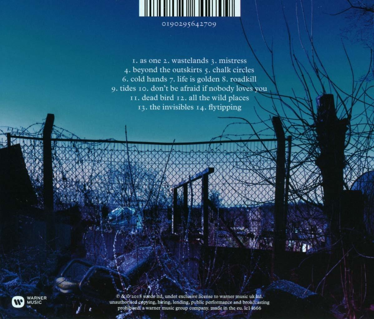 Album borító, sötét, komor tájjal. Drótkerítés és fák.