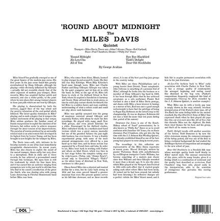 Albumborító a 'Round About Midnight' címmel és szöveggel. Fekete-fehér, szöveggel.