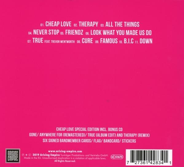 Albumcover mit Songtiteln und Text. Der Hintergrund ist pink. Das Logo 'Arising Empire' ist sichtbar.