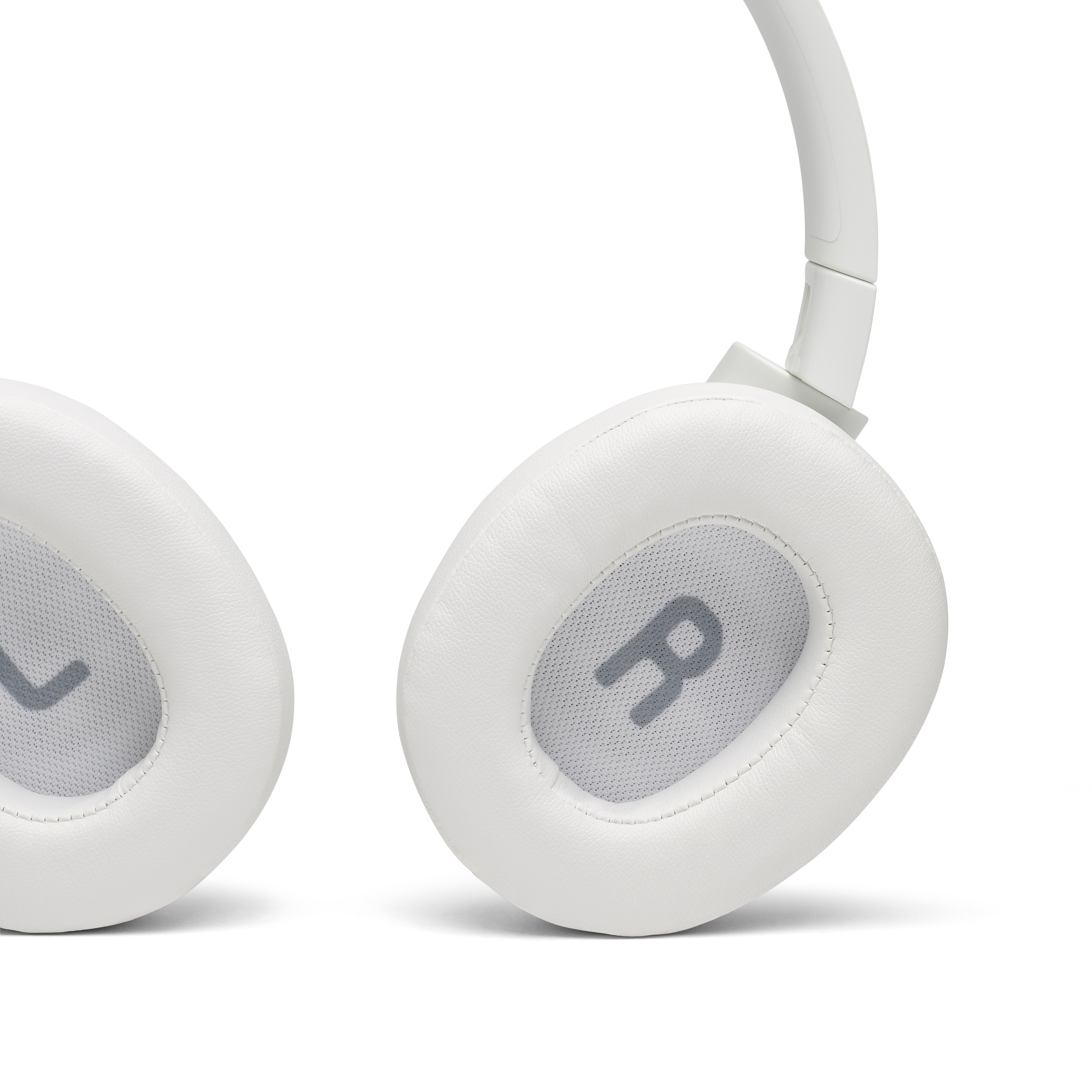 JBL Tune 700BT Kablosuz Kulak Üstü Kulaklık Beyaz
