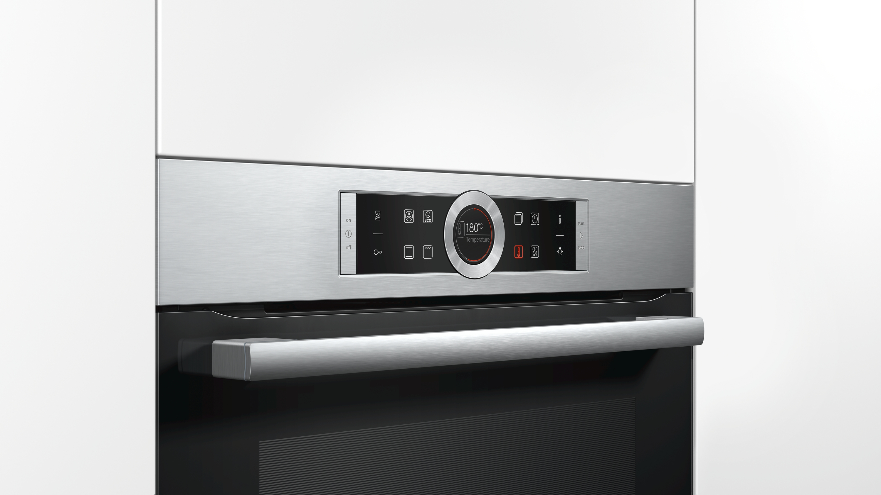 Le panneau de commande du four en acier inoxydable avec écran numérique.