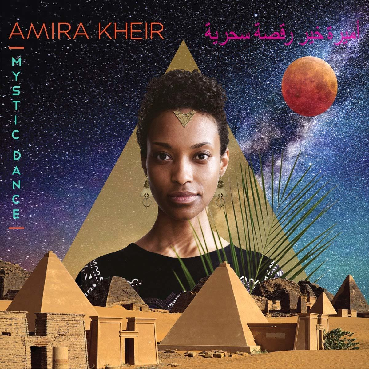 Albumhoes. Portret van een vrouw met piramides op de achtergrond. Sterren en een rode planeet.