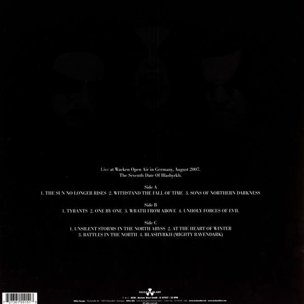 Eine schwarze Schallplatte mit Text über ein Musikalbum, mit dem Cover auf der Seite.