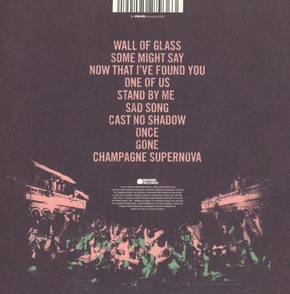 Achterkant album met tracklist. Donkere achtergrond met witte tekst. Verschillende artiesten vermeld.