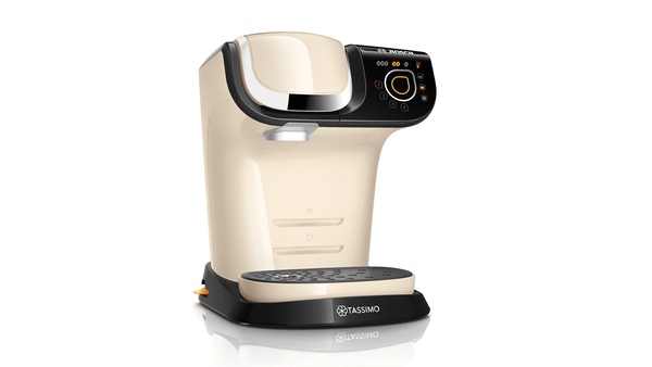 Eine cremefarbene Kaffeemaschine mit schwarzem Sockel, Display und Knöpfen, vor weißem Hintergrund.