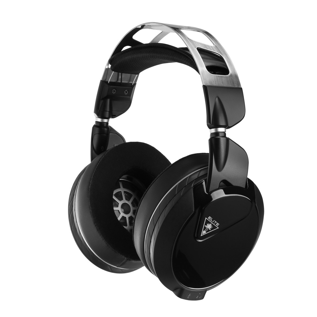 Schwarzes Gaming-Headset mit silbernen Akzenten. Die Ohrmuscheln sind groß und gepolstert.