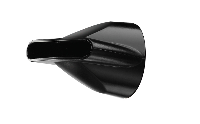 Boquilla negra de secador de pelo, diseñada para dirigir el flujo de aire, aislada sobre fondo blanco.