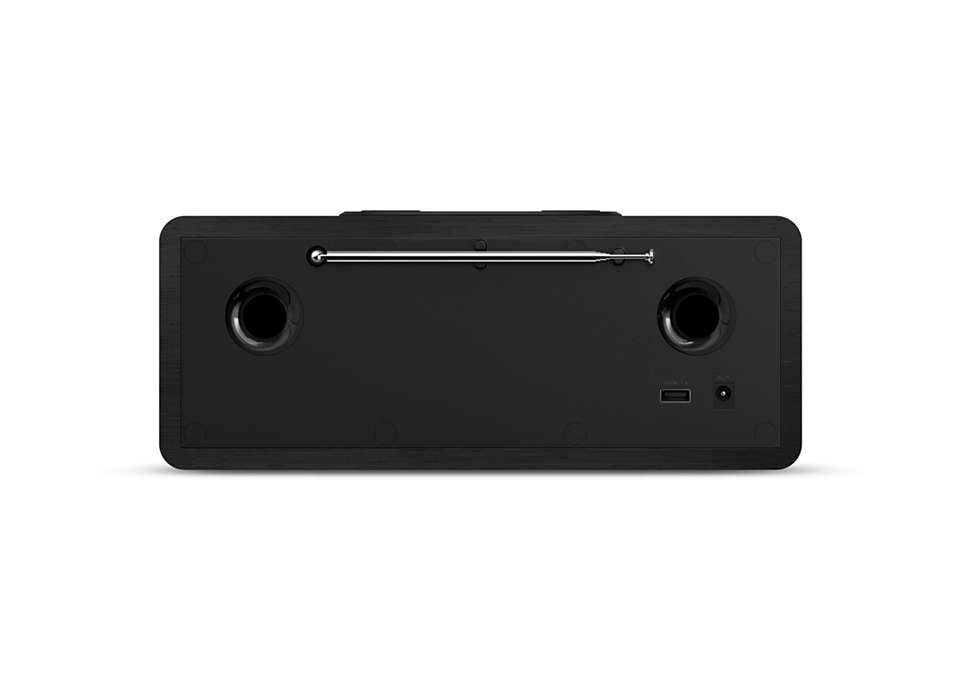 Ein schwarzes Radio mit zwei Lautsprecherlöchern, einem USB-Anschluss und einer ausziehbaren Antenne.