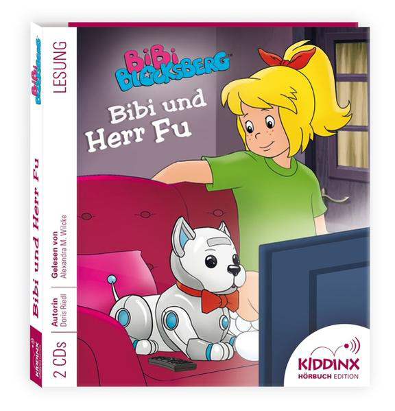 Bibi Blocksberg Hörbuchcover. Ein Mädchen und Roboterhund schauen fern. Roter Stuhl und Bücherregal.