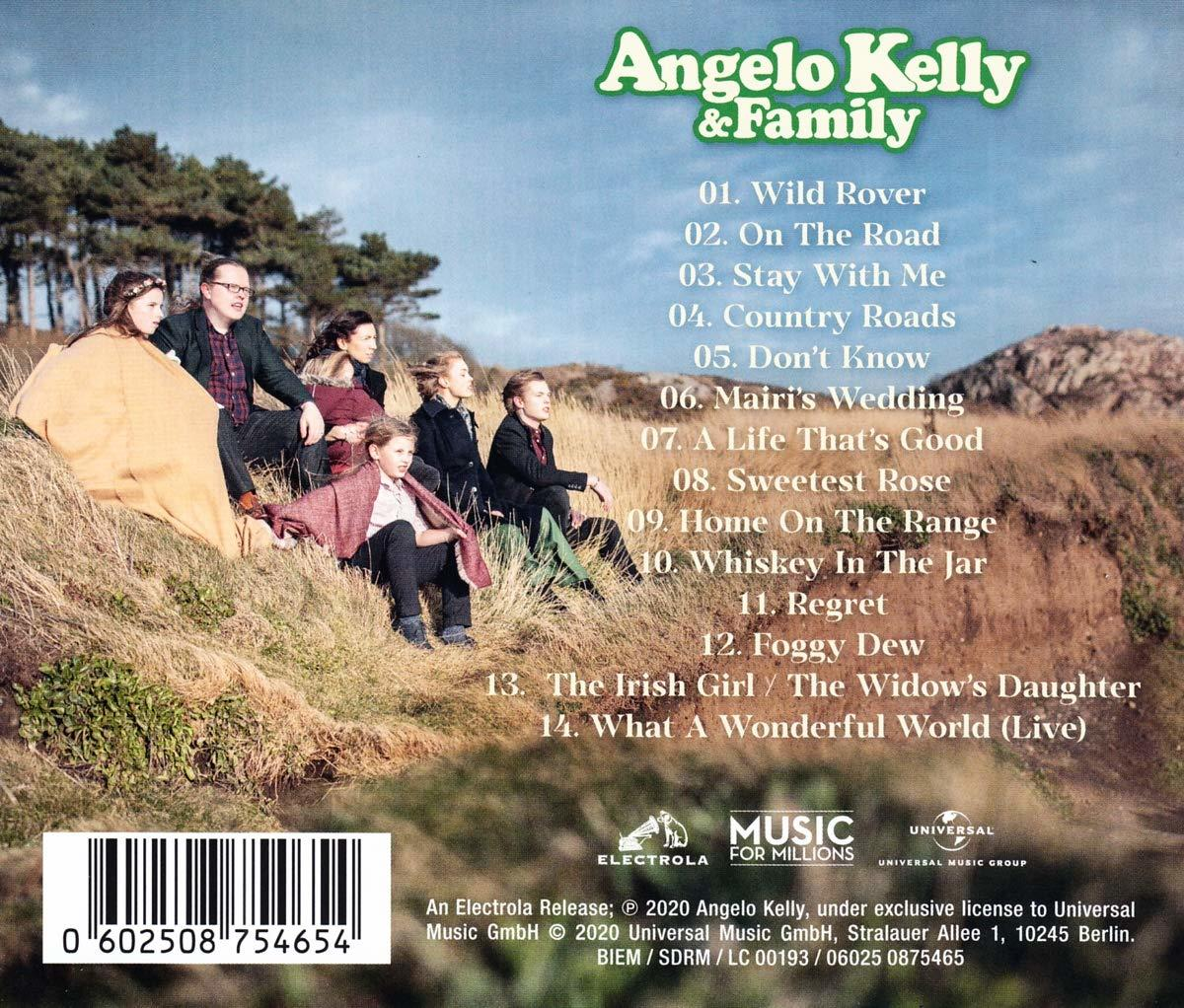 Rückseite der Angelo Kelly & Family CD. Listet Songs auf und zeigt ein Familienfoto auf einem Hügel.