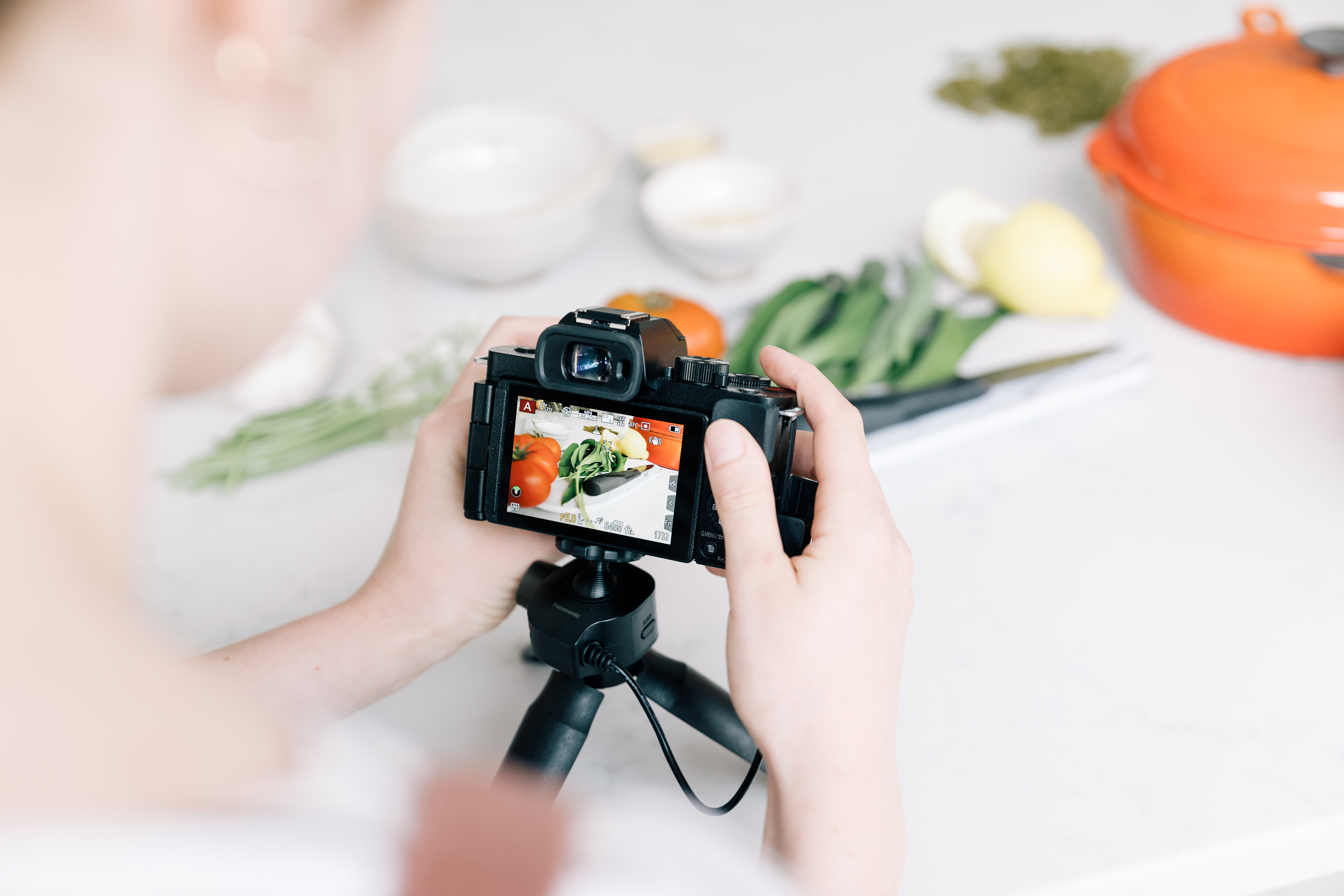 PANASONIC DC-G110WEG-K Kit Systemkamera mit Objektiv 12-32 mm, 35-100 mm, 7,5 cm Display Touchscreen
