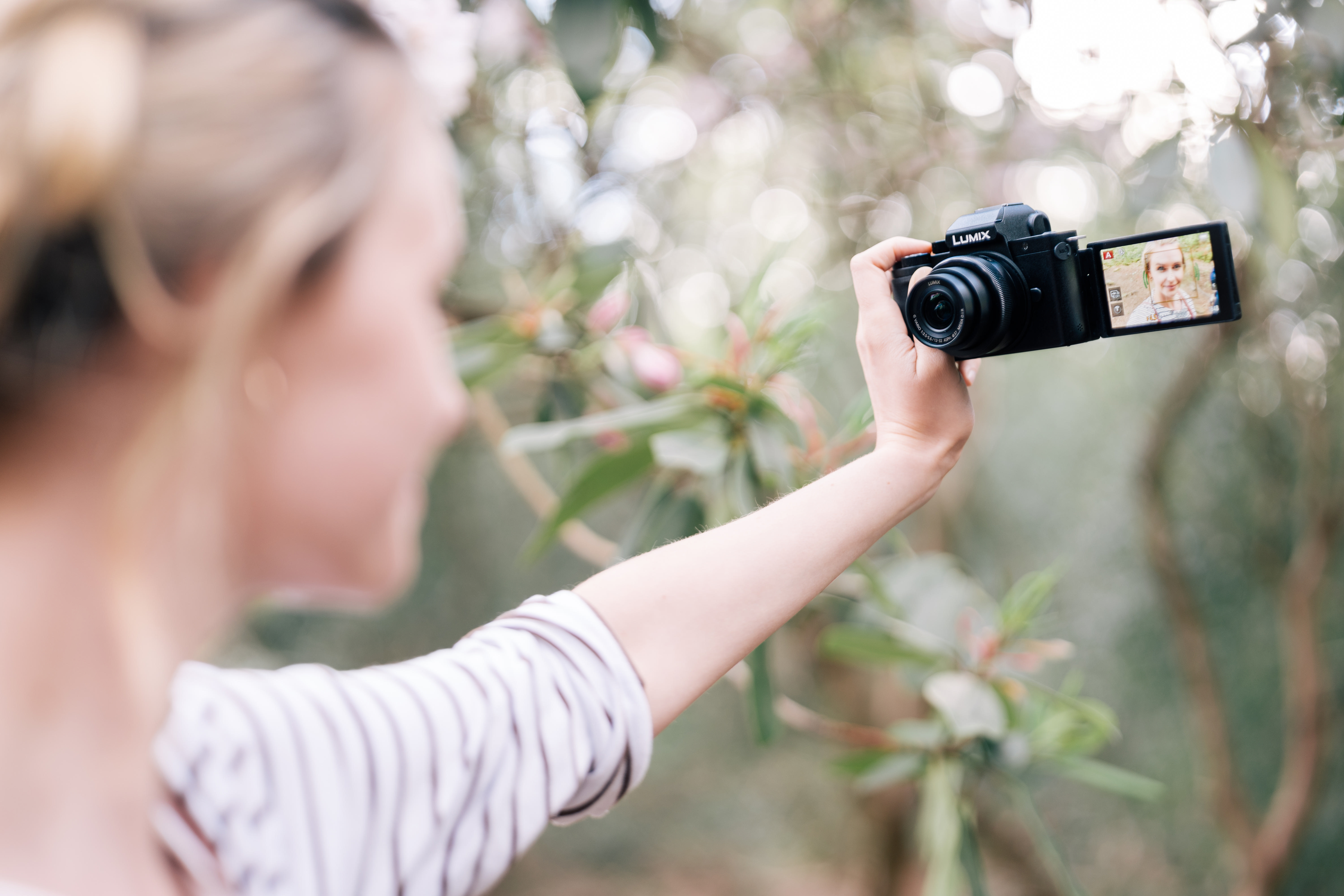 PANASONIC DC-G110WEG-K Kit Systemkamera mit Objektiv 12-32 mm, 35-100 mm, 7,5 cm Display Touchscreen