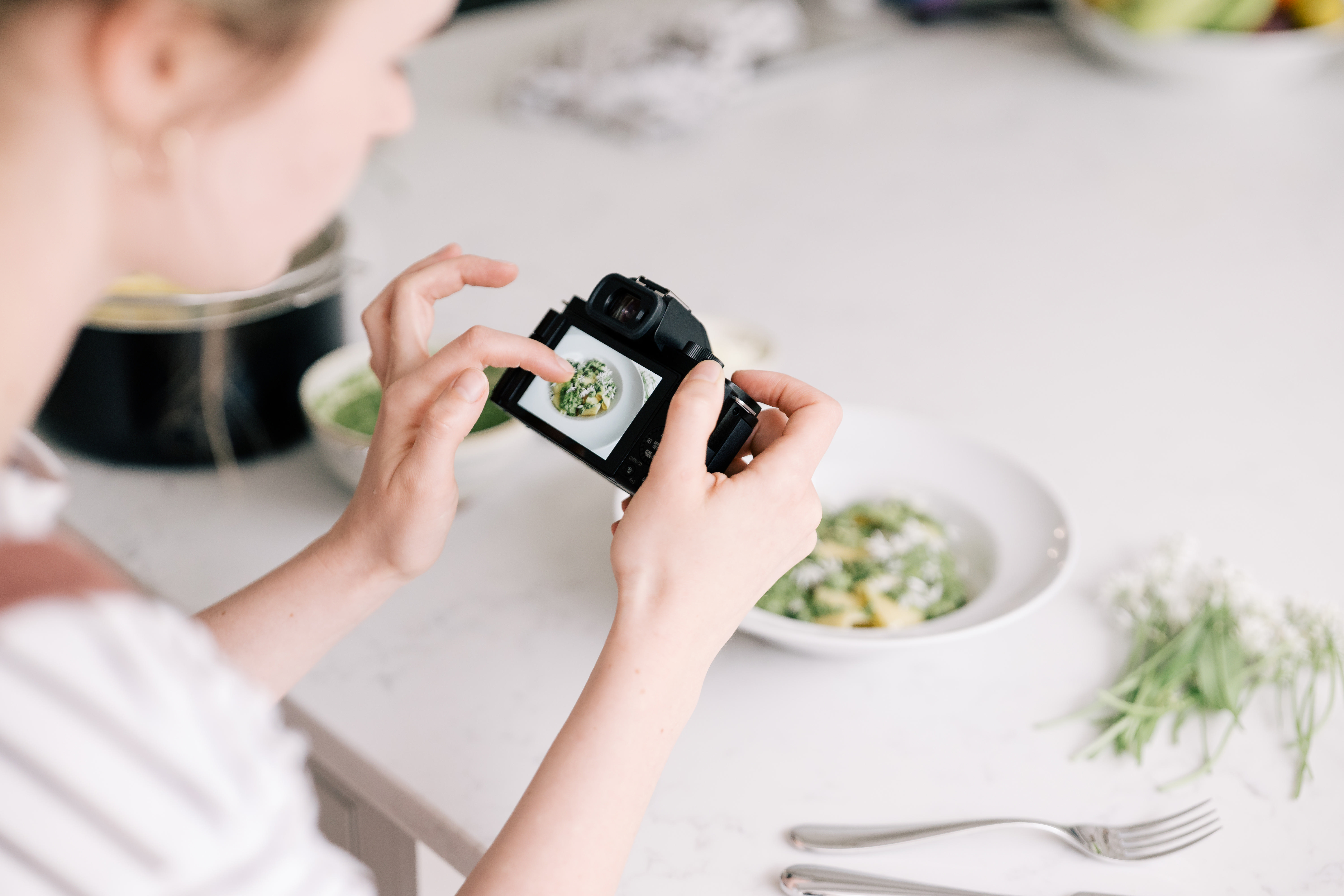 PANASONIC DC-G110WEG-K Kit Systemkamera mit Objektiv 12-32 mm, 35-100 mm, 7,5 cm Display Touchscreen