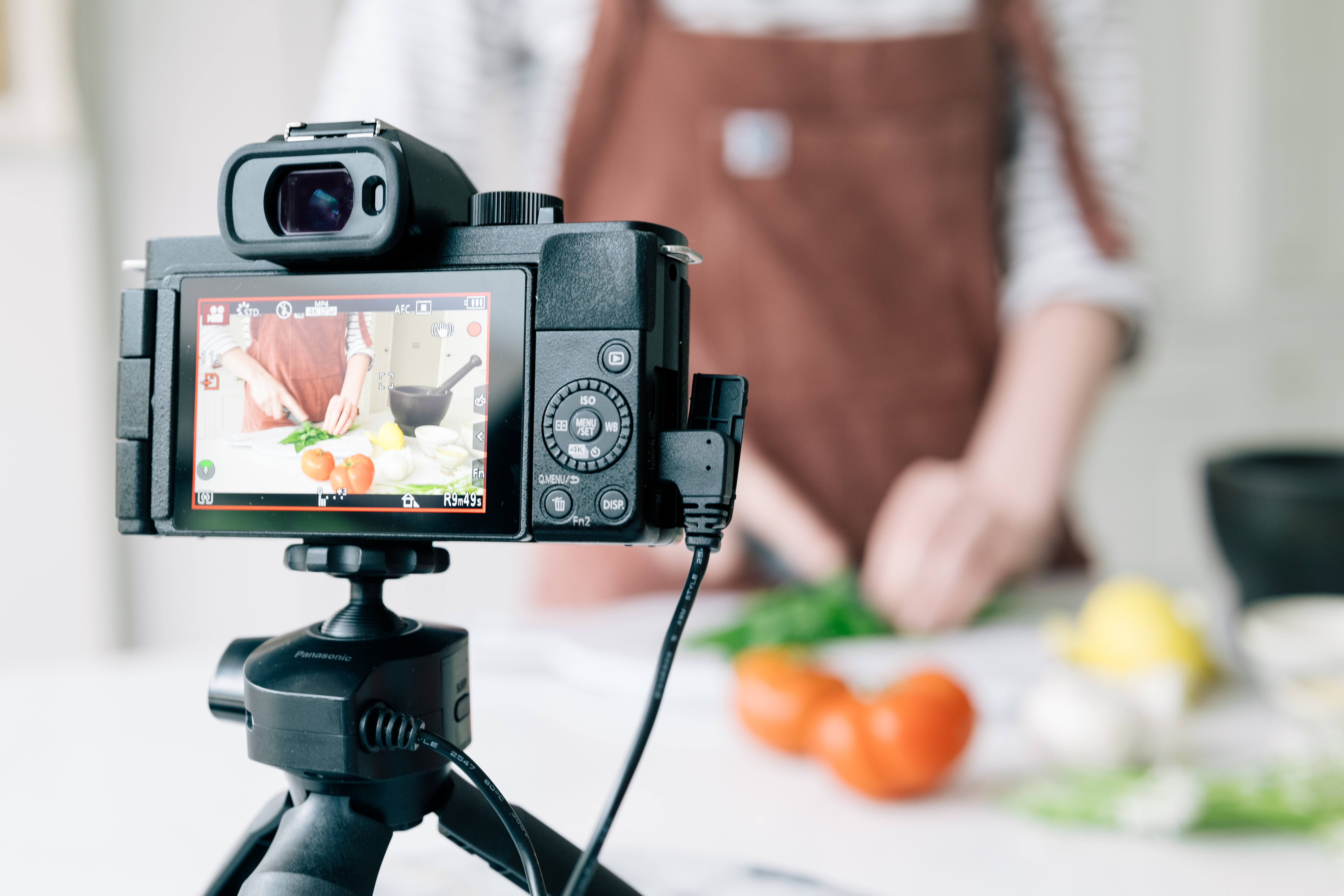 PANASONIC DC-G110WEG-K Kit Systemkamera mit Objektiv 12-32 mm, 35-100 mm, 7,5 cm Display Touchscreen