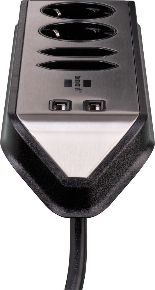 Eine schwarze und silberne Steckdosenleiste mit drei Steckdosen und zwei USB-Anschlüssen.