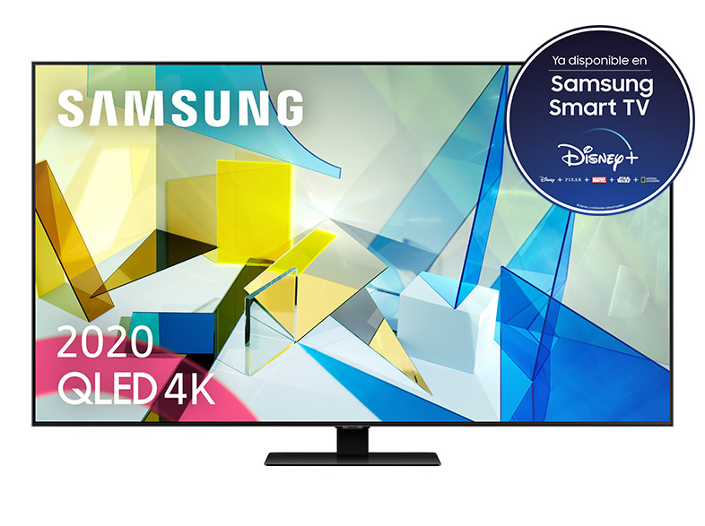 Un televisor Samsung QLED 4K. Tiene un marco negro con una pegatina de Disney+. Fondo blanco.