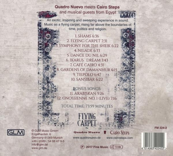 Albumcover. Ein gemusterter Hintergrund mit Text und einer Liste von Songtiteln. Ein Barcode ist sichtbar.