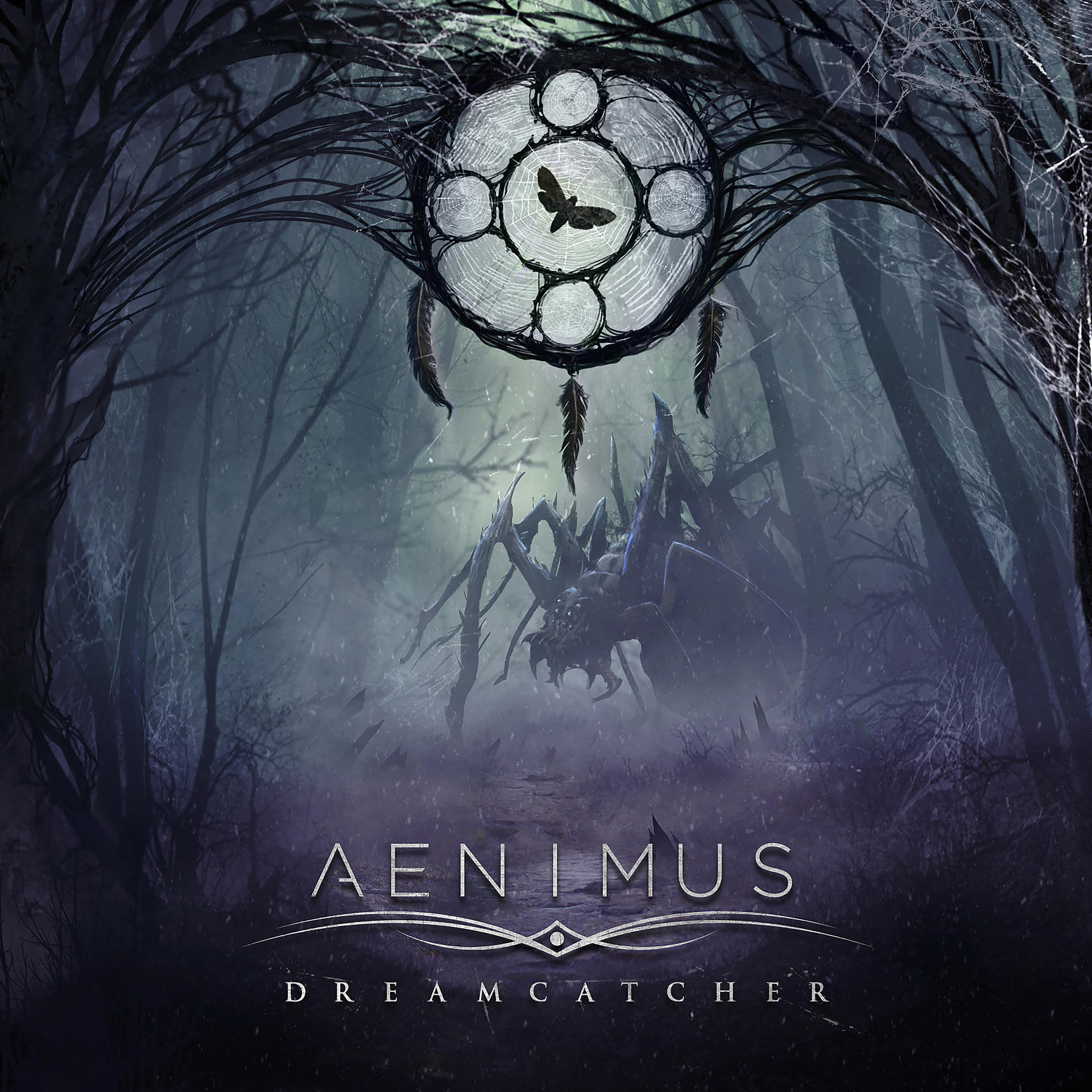 Eine Spinne mit einem Traumfänger in einem dunklen Wald, darunter steht AENIMUS: DREAMCATCHER.