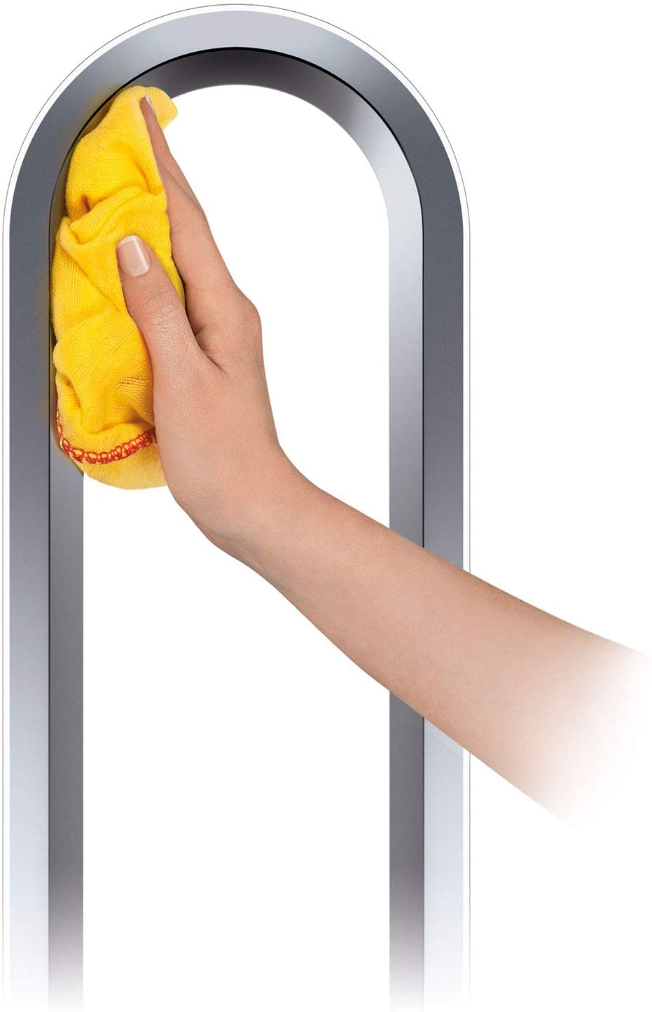 Eine Hand, die einen gelben Lappen auf einem silbernen Bogen abwischt, eine Reinigungsaktion.