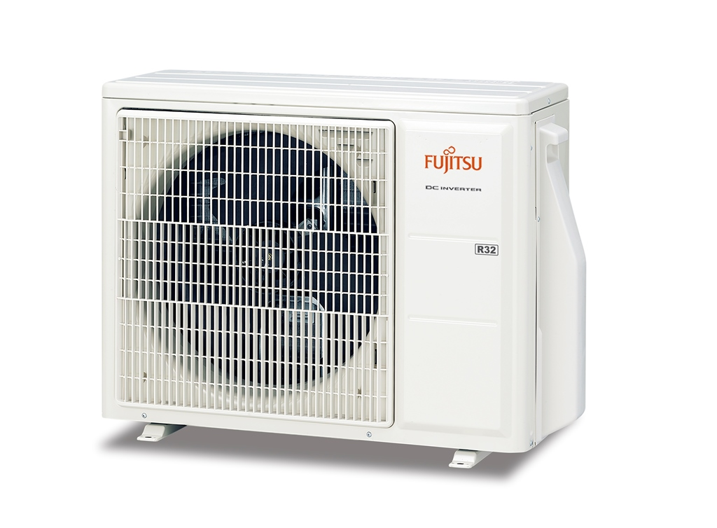 Aire acondicionado Fujitsu con etiqueta DC Inverter, carcasa blanca, sobre fondo blanco.
