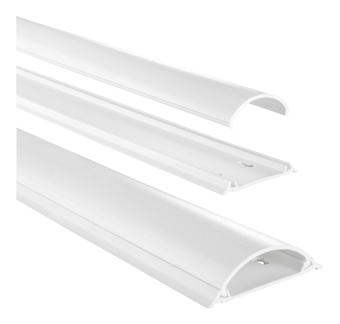 Weiße Kabelkanäle in verschiedenen Formen. Insgesamt drei Stück. Weißer Hintergrund.