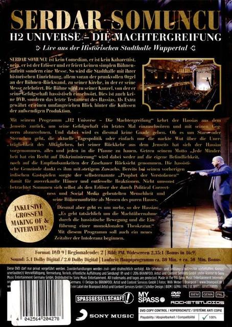 DVD-Cover mit einem Mann auf einer Bühne mit Mikrofon. Text auf Deutsch.