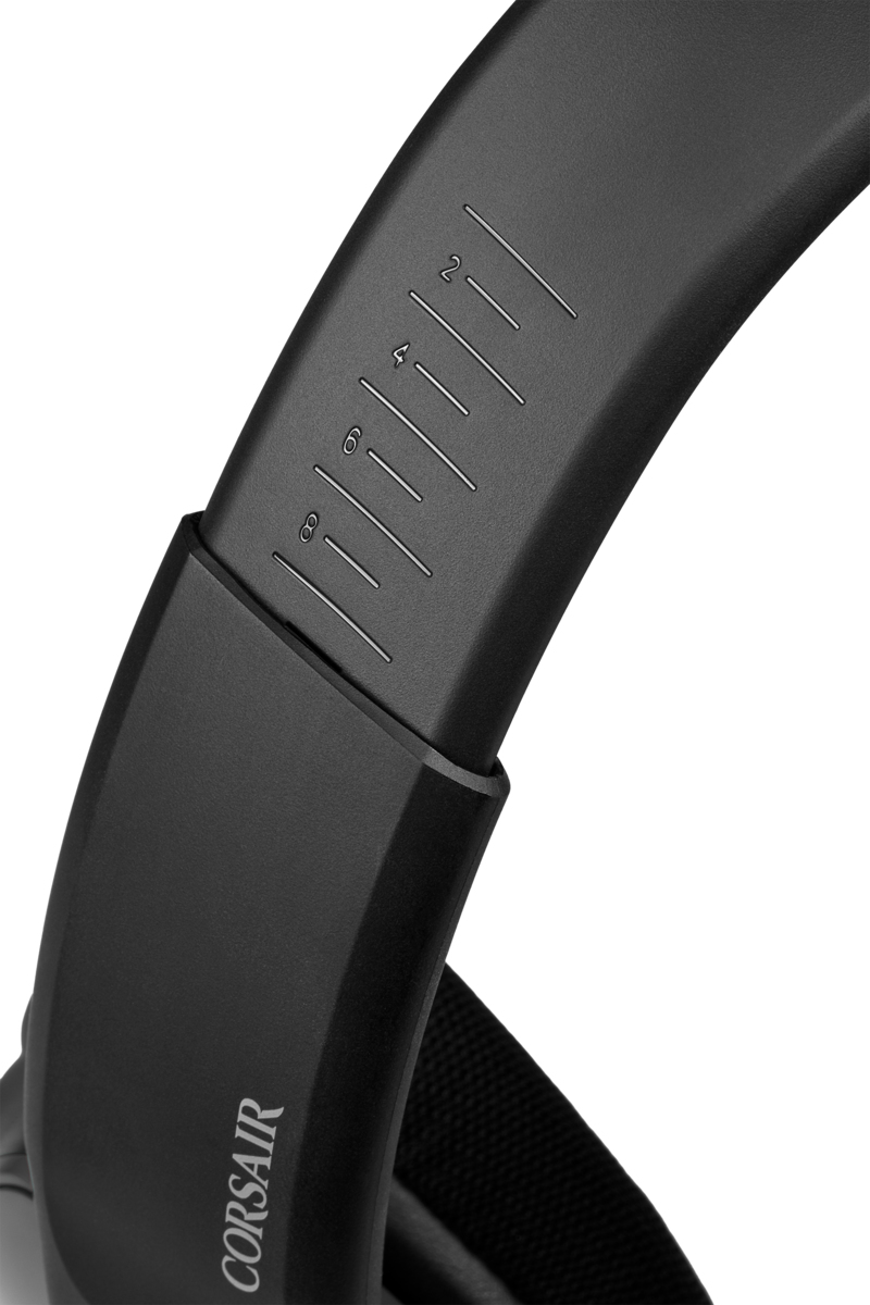 Auriculares Corsair negros. Escala de tamaño ajustable visible en la diadema.