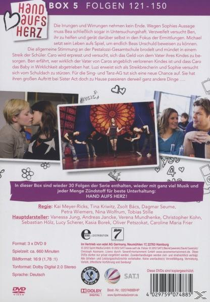 DVD-Cover für eine Fernsehsendung. Das Cover zeigt eine Gruppe von Menschen auf einer Bühne mit Text.