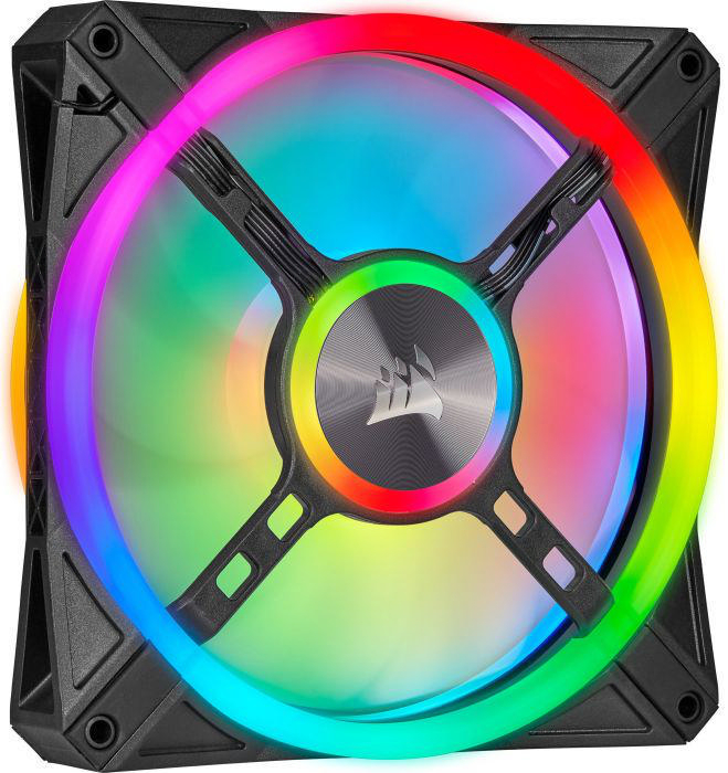 Computerlüfter mit bunten Lichtern. Der Lüfter ist schwarz mit zentralem Logo.