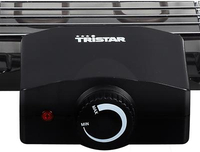 Nahaufnahme eines schwarzen Tristar-Grillbedienfelds mit Drehregler und roter Leuchte.